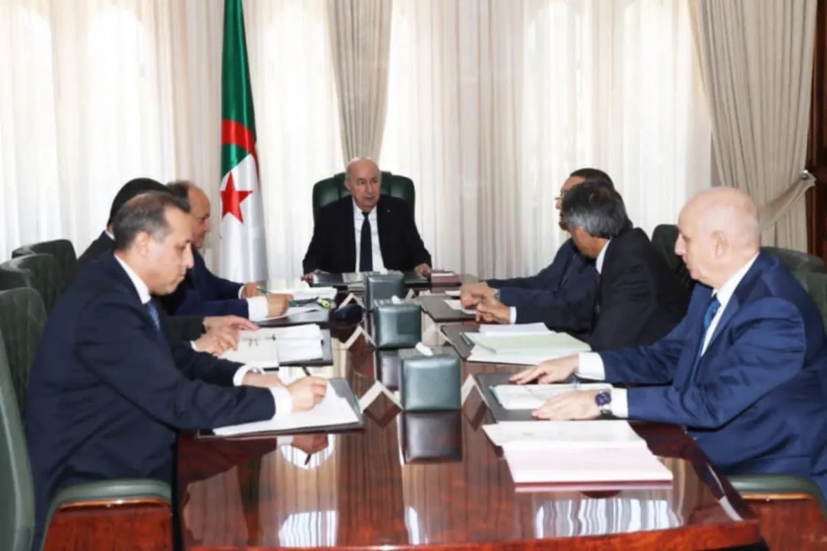 Tebboune préside une réunion consacrée aux projets structurants