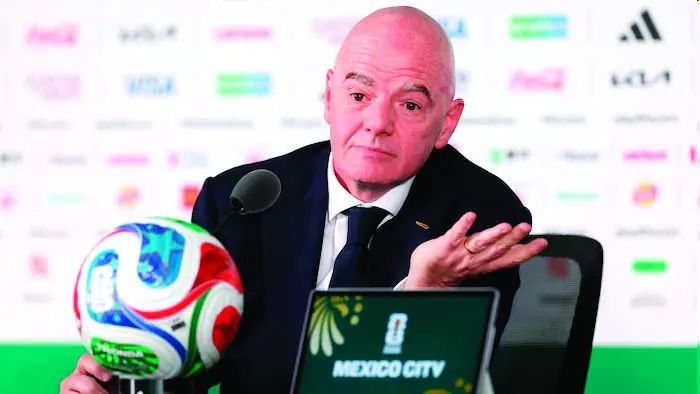 Infantino en jet privé, symbole de la démesure de la Fifa