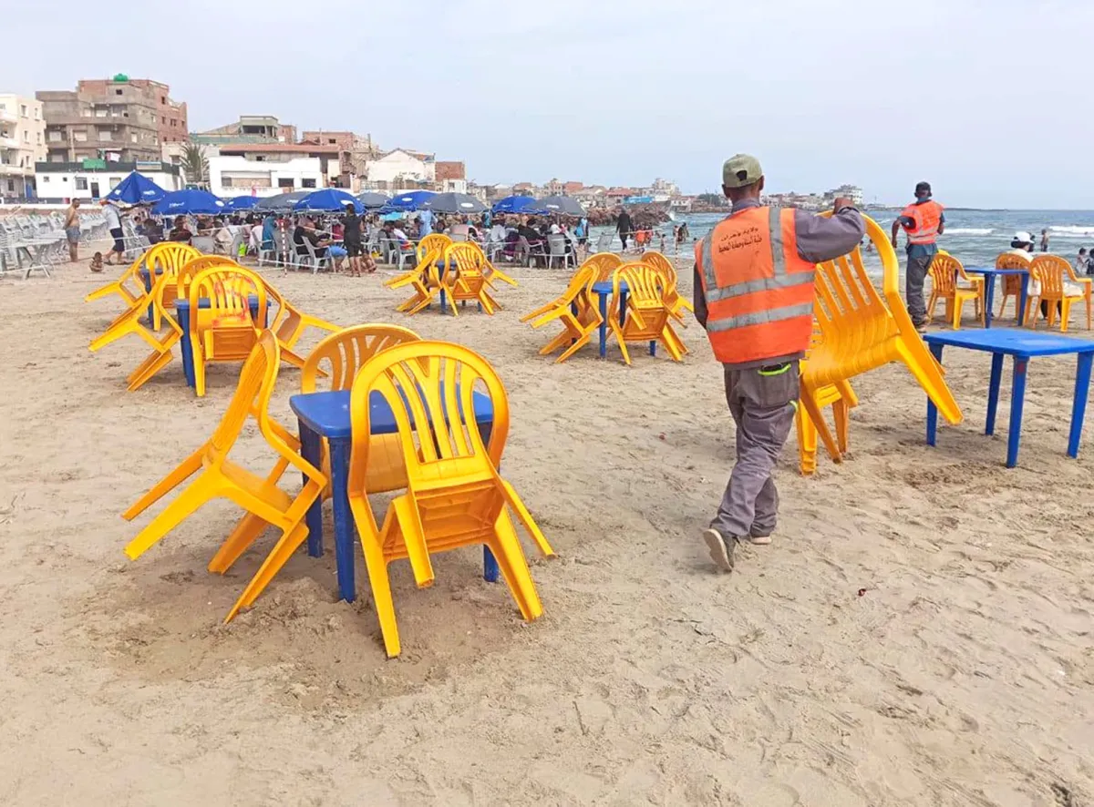410 chaises et 110 tables saisies à Mersat El Hadjadj