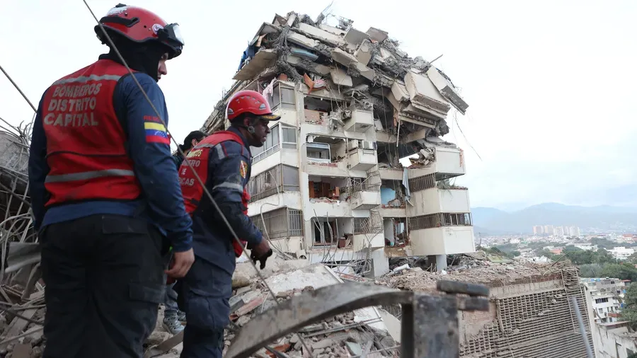 Au moins 920 morts et 50.000 disparus après le double séisme