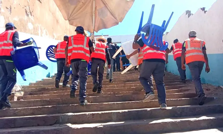5 individus arrêtés, 115 chaises, 25 parasols et 34 tables saisis
