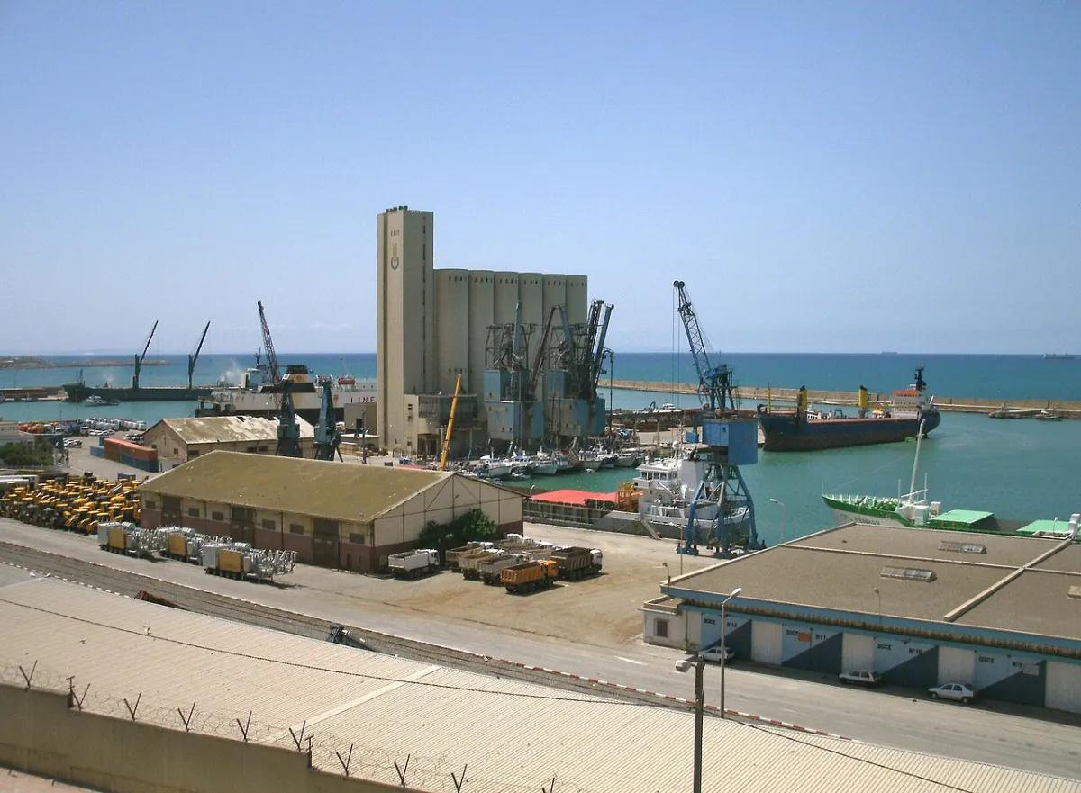 Le port voit grand