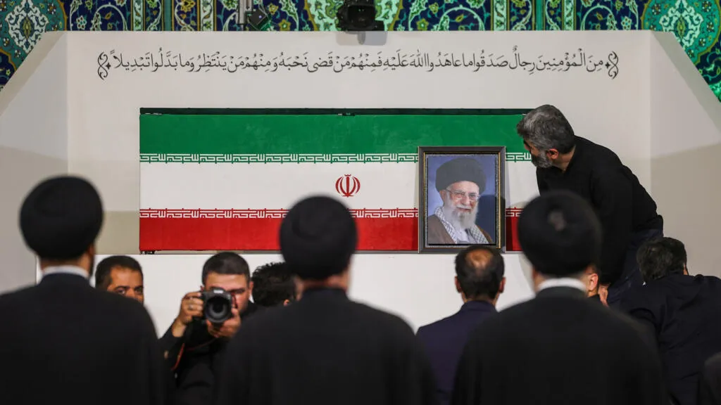 L’Iran promet de venger son guide suprême