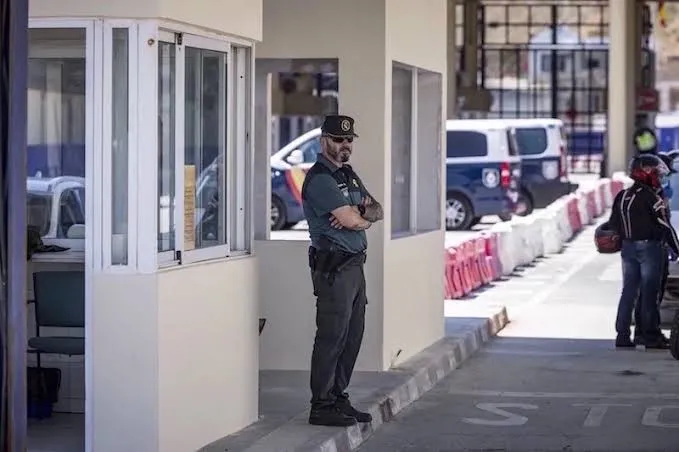Des responsables de la sécurité et des douanes marocains impliqués