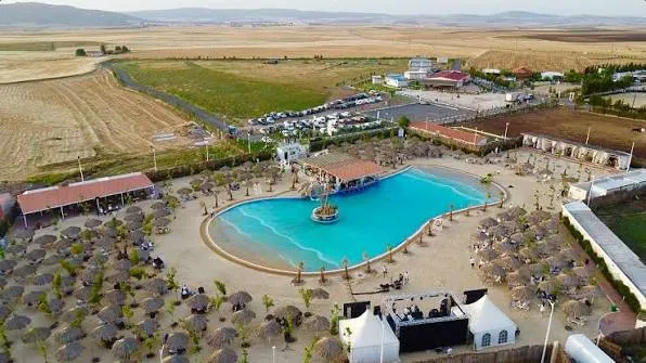 Affluence vers une plage artificielle