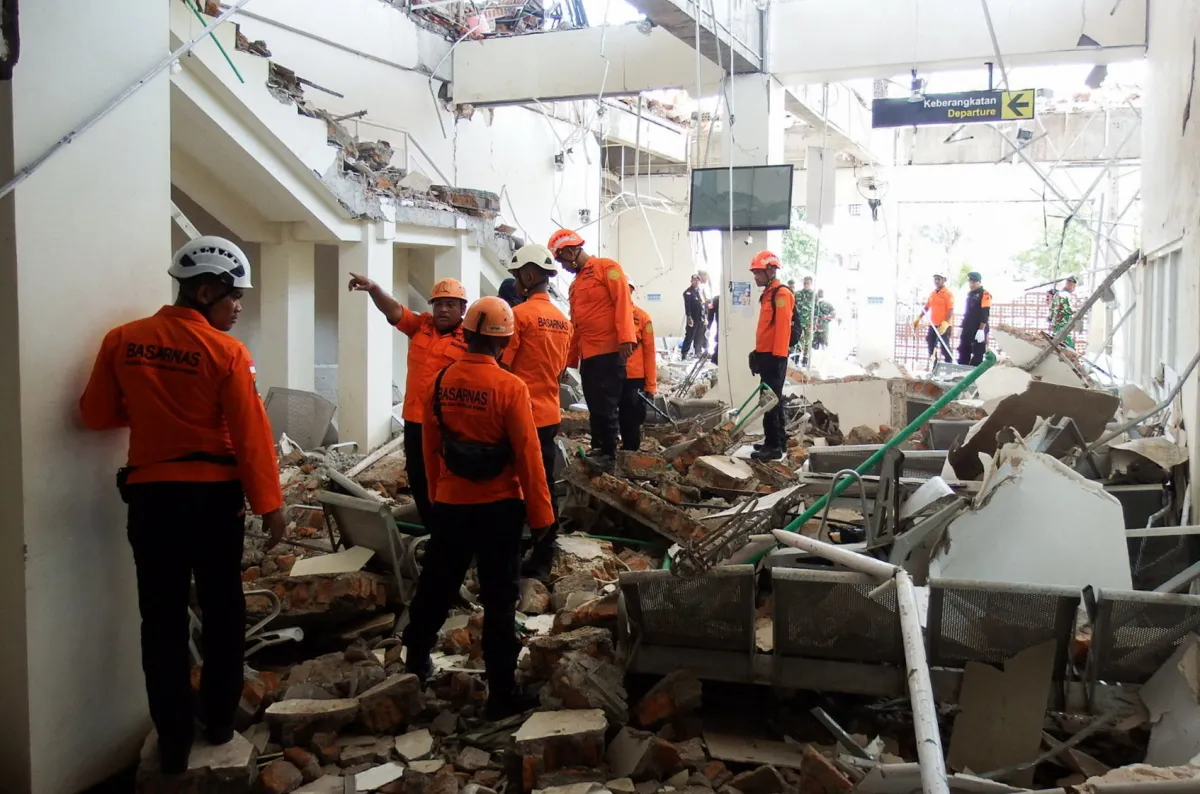 Un fort séisme de magnitude 7,7 ébranle l’Indonésie  