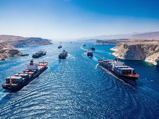 6.000 marins bloqués et 85% du trafic maritime paralysé  