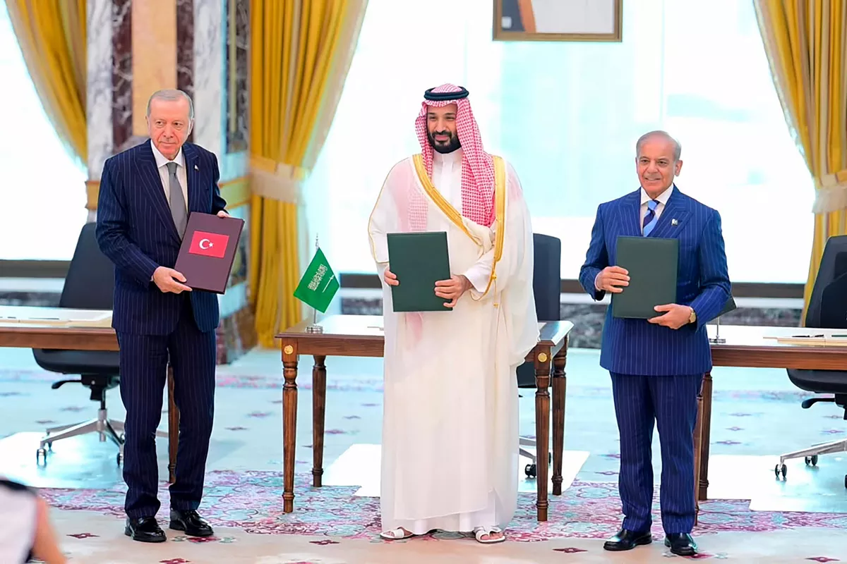 Première réunion du Pacte de défense de La Mecque
