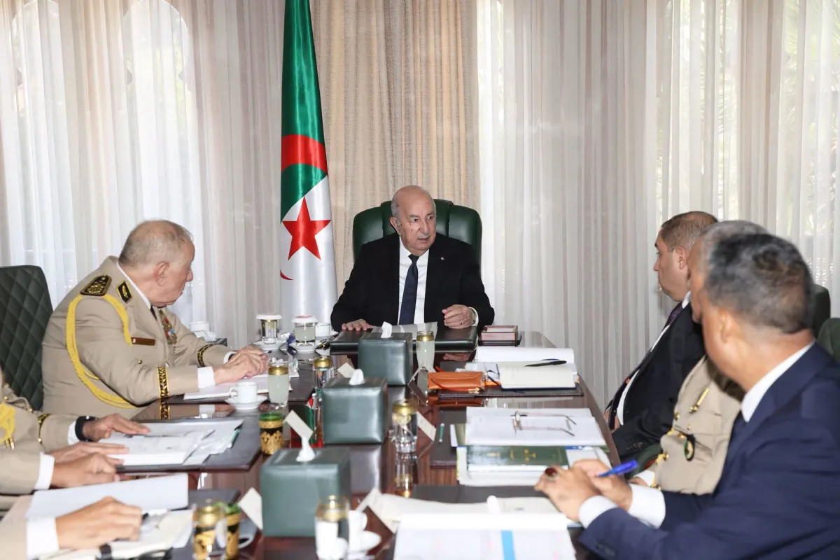 Tebboune préside une réunion sur la nouvelle prison de Tanezrouft