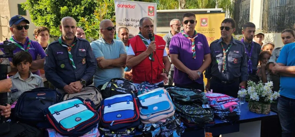 Les Scouts et l’ORVO envoient 1.000 trousseaux scolaires