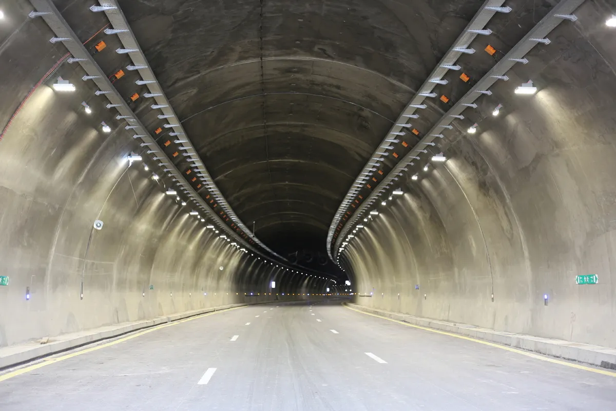 Fermeture partielle et alternée des deux tunnels menant au port
