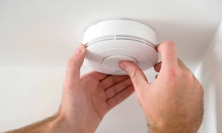 L'installation de détecteurs de monoxyde de carbone se poursuit  